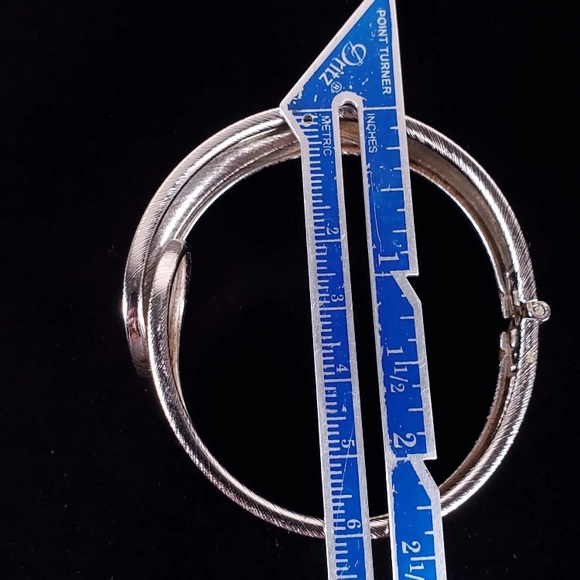 Vtg ‘70s Sarah Coventry Hinged Cuff Bracelet - Picture 8 of 12